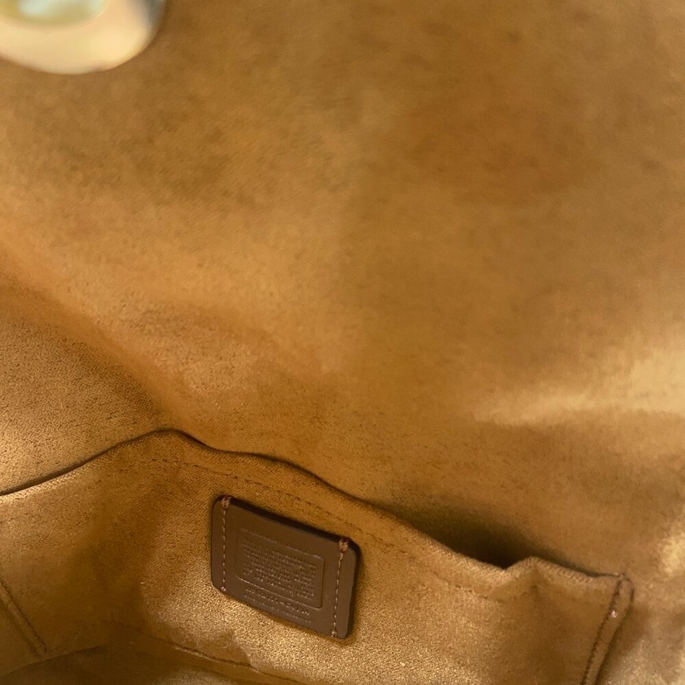 COACH X PEANUTS KARLEE CROSSBODY SIGNATURE CANVAS WITH SNOOPY - Picture 6 of 6